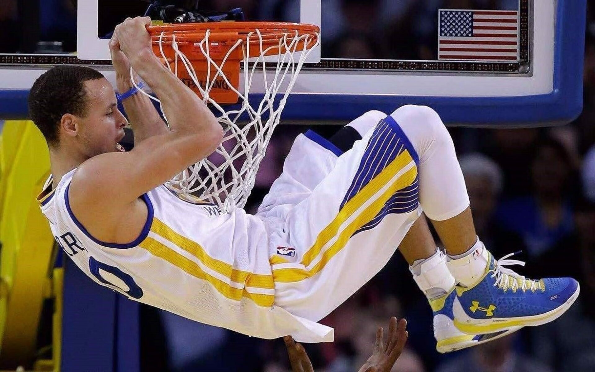 荷甲变NBA?足球篮球化之争引爆球迷论战